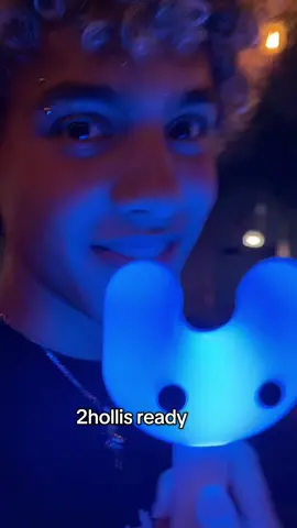 put your body on newjeans or whatever the lyrics were #2hollis #newjeans #jannuslive #lightstick 