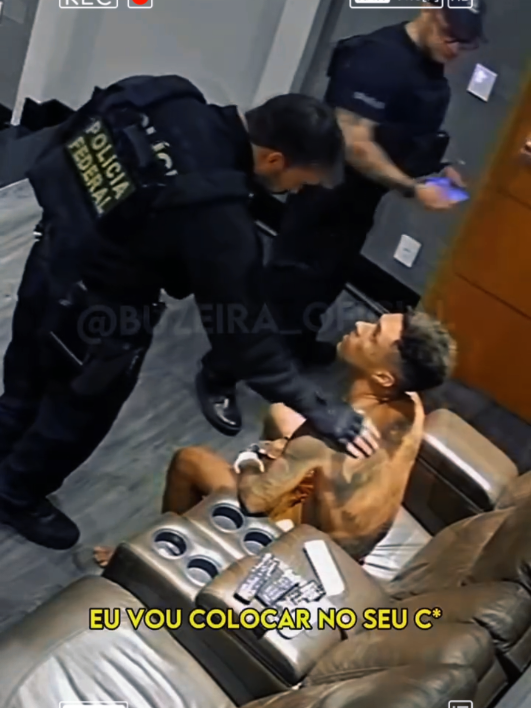 ​💰 Prisão de Buzeira. Abuso de autoridade?  Polícia Federal.  Sequestros de carros de luxo, veículos aquáticos, joias e outros.  Buzeira: a imagem de sucesso nas redes de Bruno Alexssander Souza Silva, o Buzeira, foi interrompida com sua prisão em uma operação contra lavagem de dinheiro e tráfico internacional de drogas. ​A Operação Narco Bet investiga se o dinheiro ilícito estava sendo injetado em plataformas de apostas eletrônicas. A defesa do influencer alega inocência. ​#noticia  #saopaulo #PF #dinheiro  #buzeira 