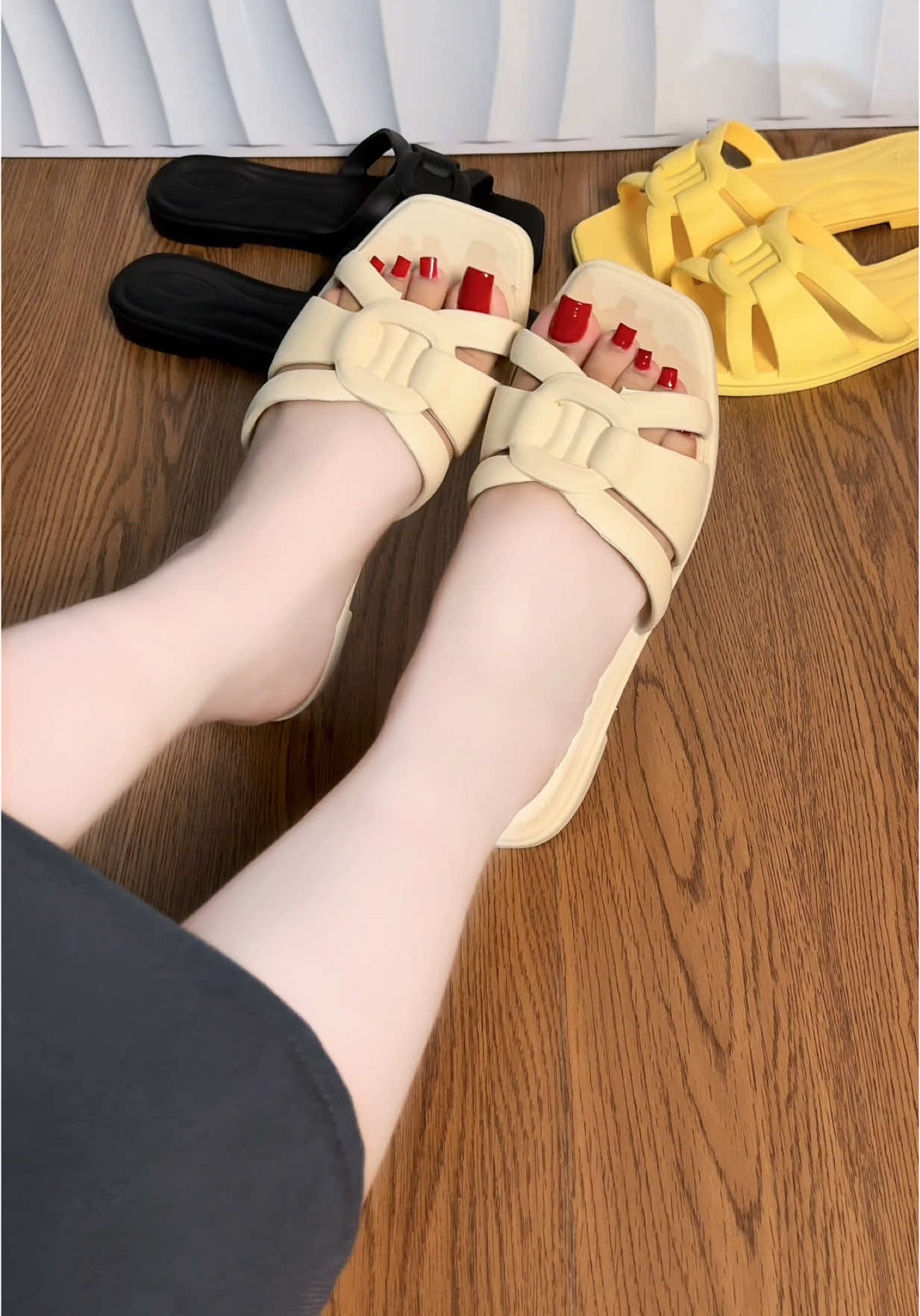 Dép quai ngang khoa #depquaingang #depduc #depnu #depxinhmoingay #xuhuong2025 