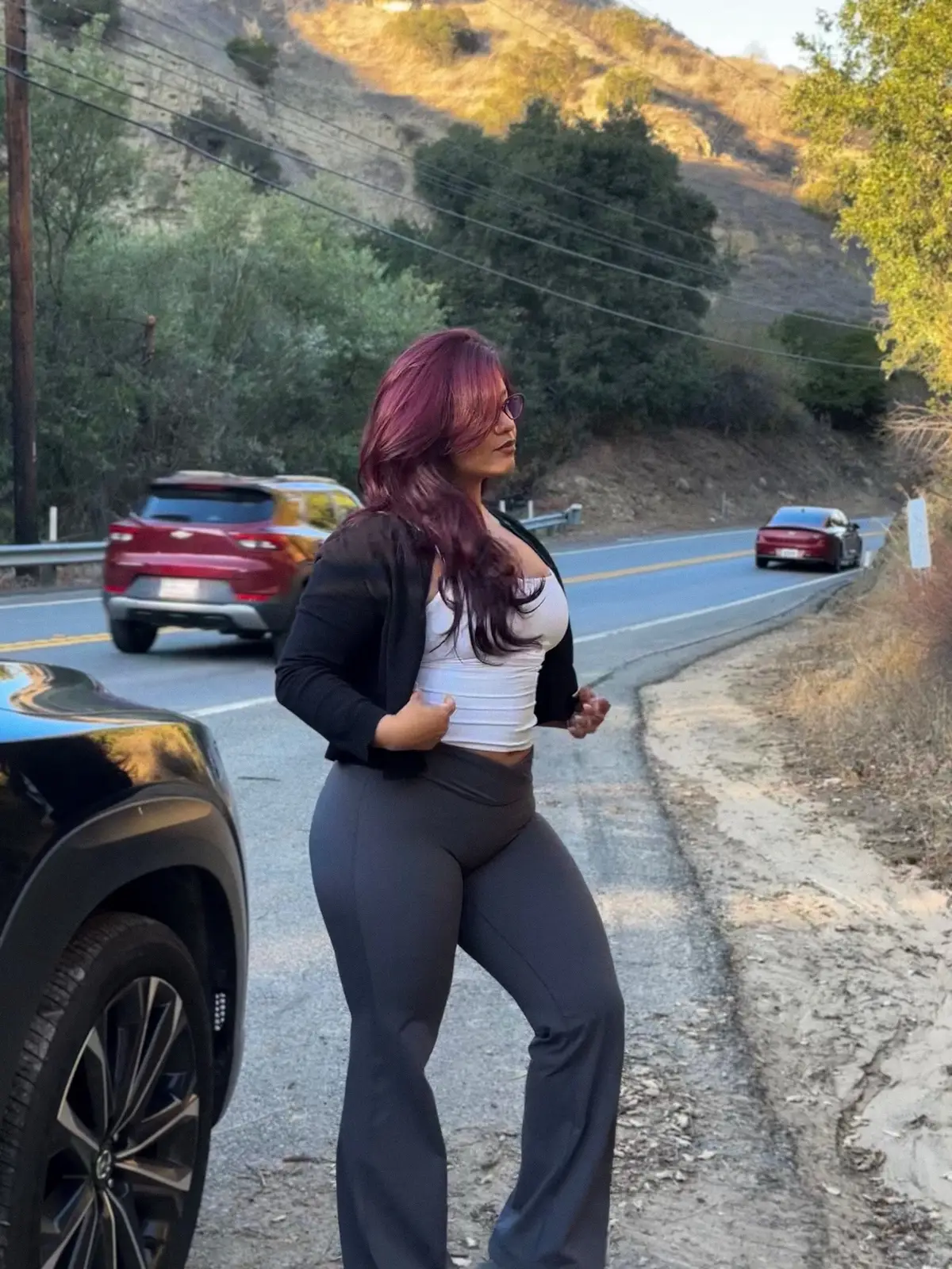 My man asked me to swap seats with him— 🤨 I said okay but take a couple pics of me 🫦 #oneractive #unified #softmotion #athleisure 