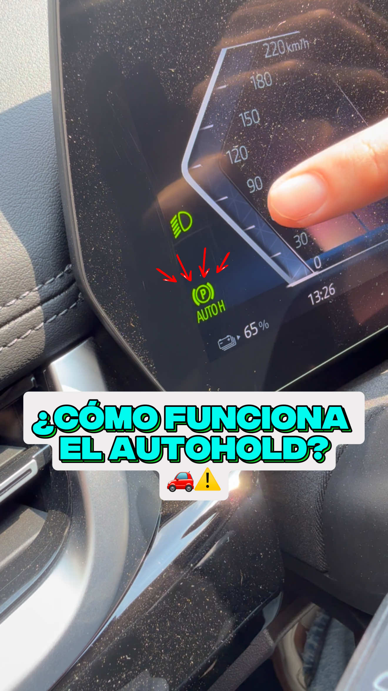 🚗 ¿Sabes para qué sirve el botón AUTO HOLD? Te explicamos cómo funciona este sistema que mantiene el coche detenido sin pisar el freno — perfecto para el tráfico o cuando estás en subida. ⛰️ 💥 Solo actívalo una vez y evita que el auto se vaya para atrás.  💬 Cuéntanos qué opinas de esta función y mándale este video a esa persona que vive atrapada en el tráfico. #autos #autohold #freno #seguridad #tips
