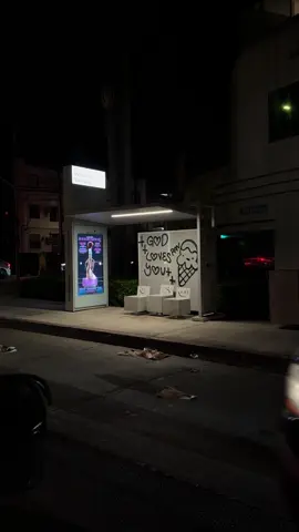 “The signs are all there, you just need to look up.” #la #melrose #graffiti 