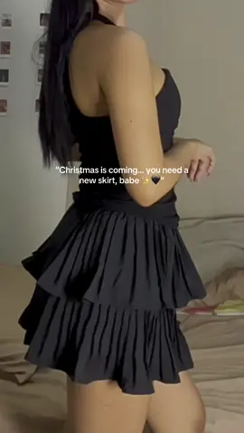 time for a new skirt, babe!😉🖤 #skirt #titaoutfits 