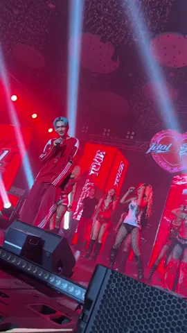 ឈរស្ងៀមដល់ពេលណាទៀត 😆 #IDOL #iconfident #GDevith  #IdolLoveFest #ខេត្តព្រះសីហនុ 