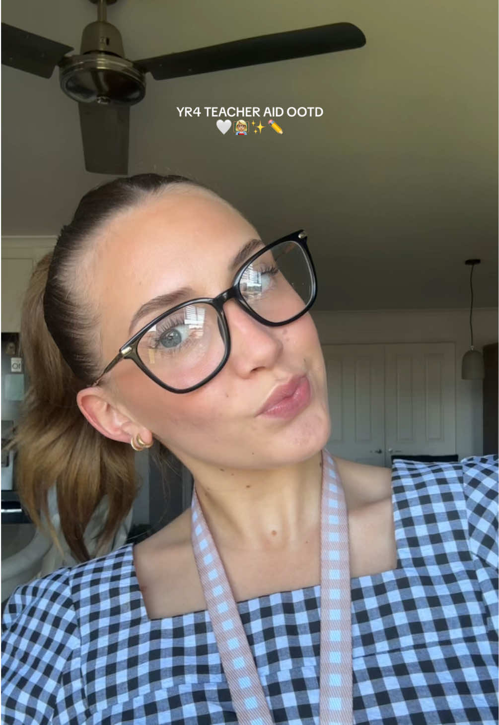 HAPPY MONDAY! truely hope you have an amazing week 🫶🏼💫🌈 #OOTD #outfitoftheday #teacherootd #teacheroutfit #teacherfit 