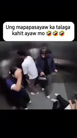 nagagamit din nya sa kagipitan ung mga napanood nyang twerk🤣🤣🤣✌️✌️✌️