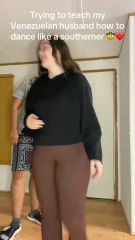 My husband is teaching me how to meringue, so I’m showing how to dance like a hillbilly lol 😂 🤠❤️#latinoygringa #rockytoptennessee #southern #husbandwife #dance 