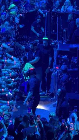 People tried to get *handsy* tonight. Why can’t people keep their hands to themsleeces!! LEAVE BILLIE ALONE #billieeilish #fyp #live #concert #charlotte @BILLIE EILISH 