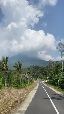 Sejuk dan gagah nya gunung Seminung. Absen dong yang pernah mendaki ke Seminung #fyp #foryoupage #jalanjalan #lumbokseminung #lampung 