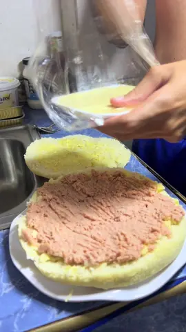 Hoy se me antojó algo ligerito para antes de dormir Así que me preparé una arepita con jamón endiablado @plumrosevzla quesito y mantequilla @mirasol_ve  #chaaamo #teamlambucio #Vlog #comida #venezuela  