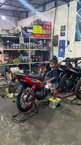 👶 : motore pak e tak panasi dilit ah #bocilblayer  #fizrindonesia #fizrmodifikasi #fizr_2stroke #turokstroke 