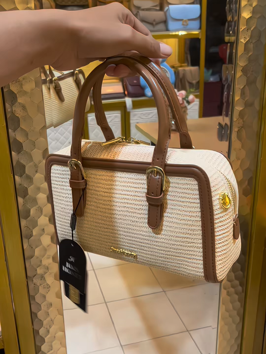 Jangan beli tas dari brand ini kalau gak mau ketagihan, asli cantik banget #handbagwanita #tasselempangwanita #taswanitaelegan #shoulderbagwanita