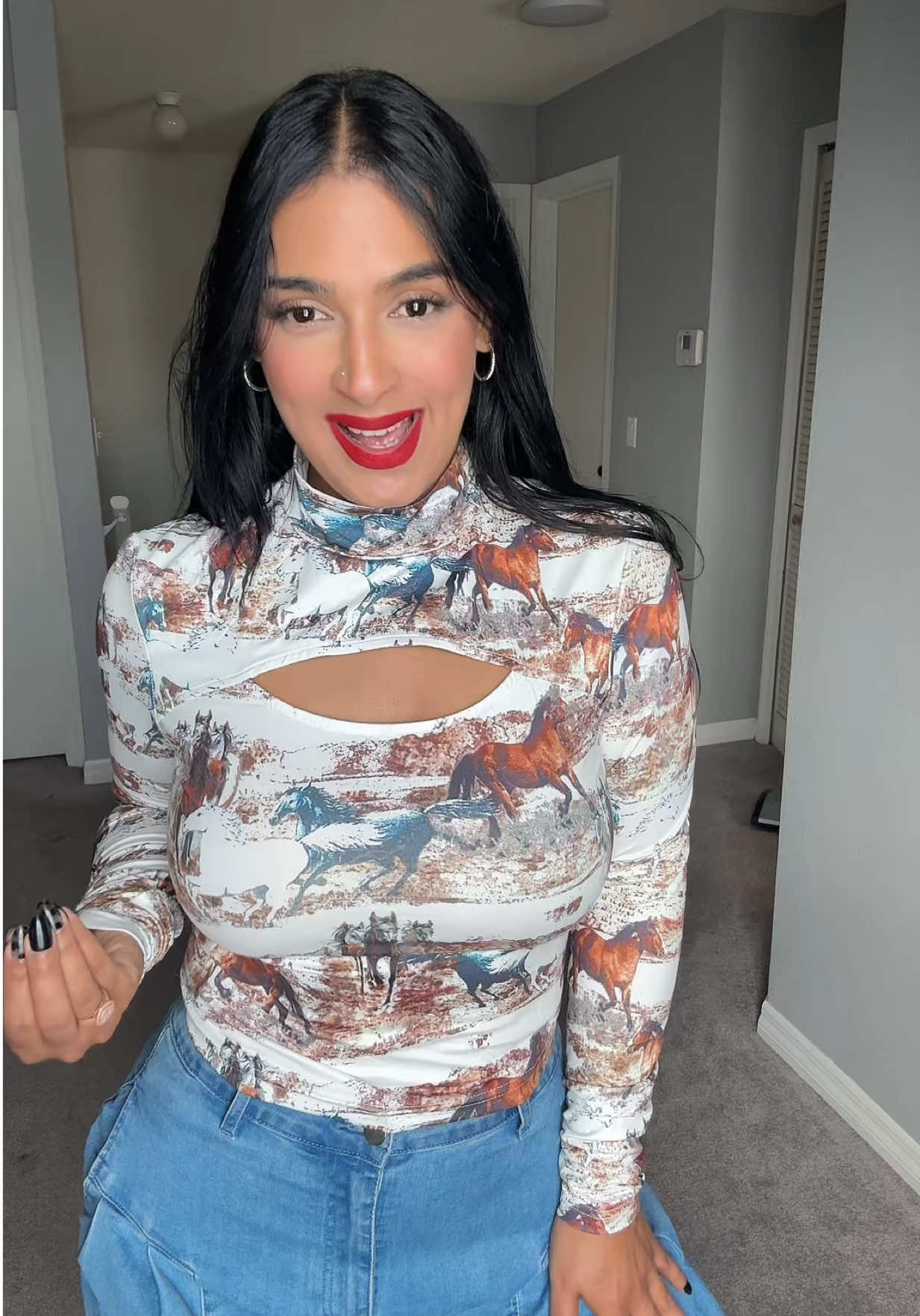 Cowgirl crop top western look. Horse print 