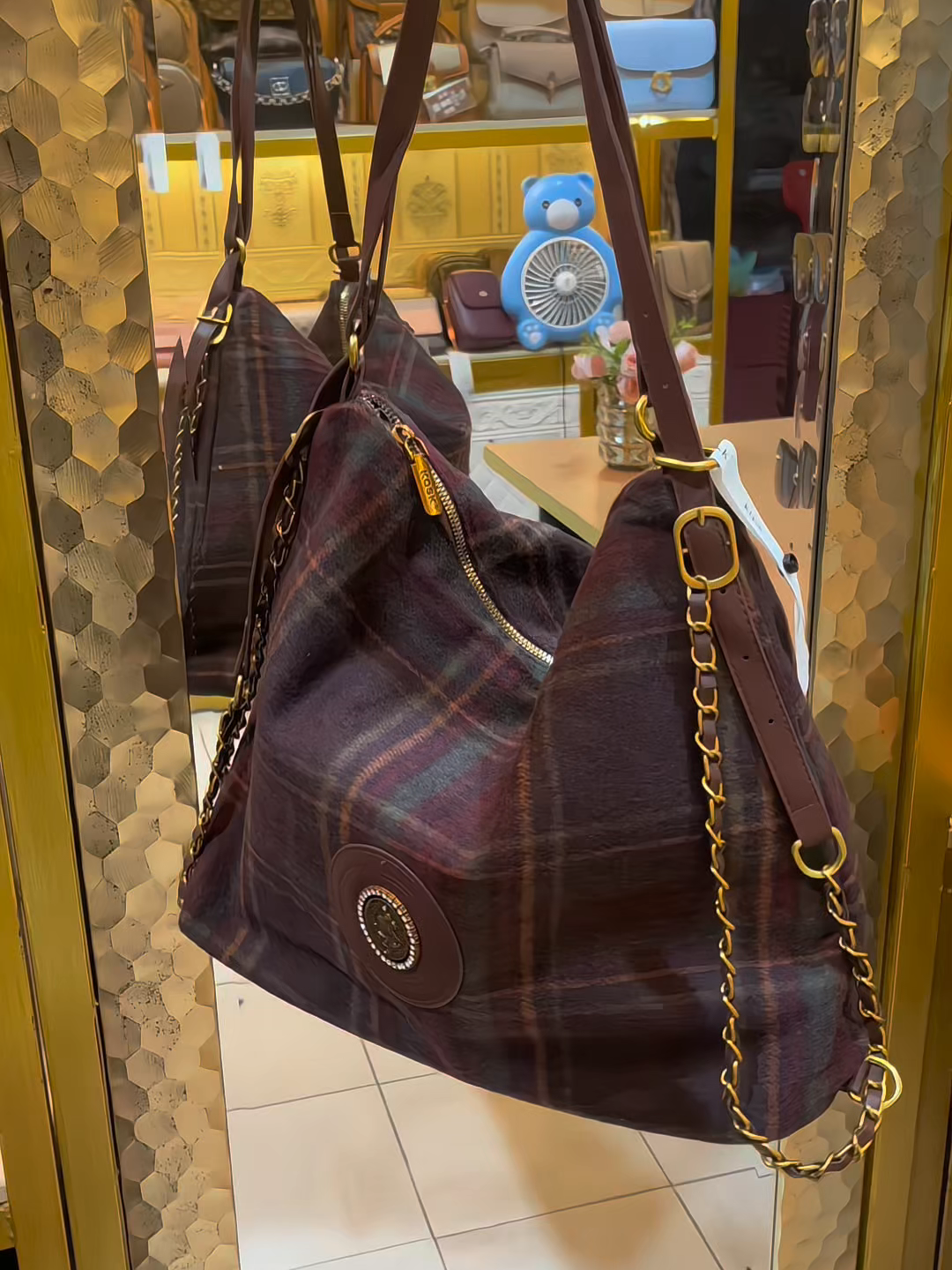 Jangan coba coba beli tas dari brand ini kalau kalian gak mau ketagihan #tasselempangwanita #taswanitaelegan #shoulderbagwanita #handbagwanita