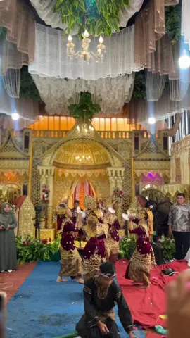 Abadikan Moment Indahmu dipandu RCM Group 🤍 • • • Info Booking Dm or Wa: 082286323501  #trend #fyp #sanggar #sanggartari #urangminangbaralekgadang  