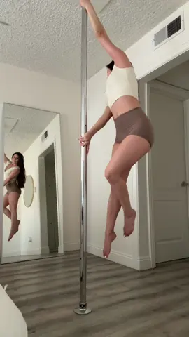 Slight twirl 🤍 #poletok #polerina 
