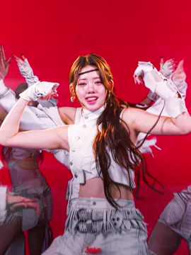 😛💪💪 #ahyeon #rora #babymonster #아현 #로라 