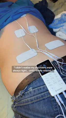 my shoulders have been holding stress for years — this is the first time they finally let go 💭 #bodycare #StressRelief #etekcitytens #wellnessroutine #quietmoments