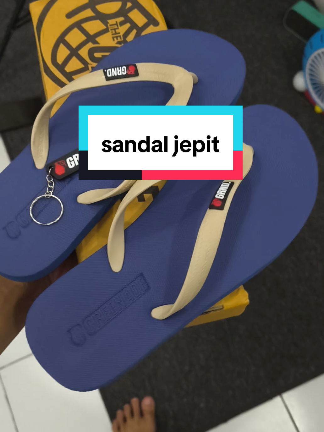sandal jepit empuk free gantungan+box #sandal #sandaljepit #sandaljepitpria 
