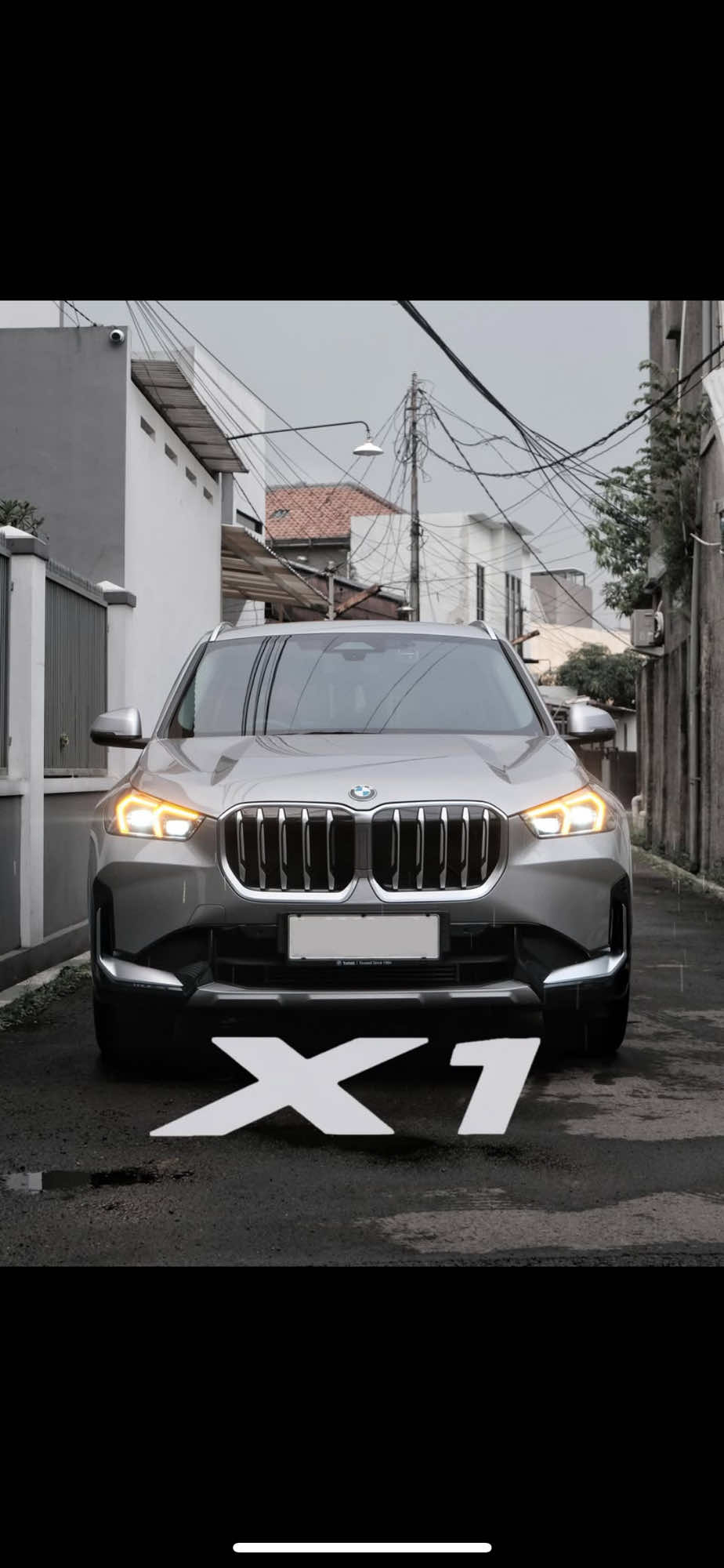 𝗧𝗛𝗘 𝗔𝗟𝗟 𝗡𝗘𝗪 𝗕𝗠𝗪 𝗫𝟭 𝟭.𝟱 𝗧𝗨𝗥𝗕𝗢 𝘀𝗗𝗥𝗜𝗩𝗘𝟭𝟴𝗶 𝗫-𝗟𝗜𝗡𝗘 𝟮𝟬𝟮𝟯!!! 🔥🔥  Garansi Mesin dan Transmisi 1tahun S&K • Pajak bulan Desember kaleng 2028 • Jarak Tempuh baru 5rb Km • Mesin 1.499cc Turbo   Tenaga: 156 HP/6.000rpm   Torsi    : 230 Nm/4.000rpm • Transmisi 7 percepatan • Panoramic Sunroof • Wireless Charger • BMW Curved Display • Dashcam Original BMW • Idle Stop Engine • Driving Assistant  - Radar  - Lane Change Warning  - Rear Crossing Traffic Warning  - Exit Warning  - Rear Collision Prevention • Parking Assistant  • Memory Seat • Ban tebal Continental • Leather Jok • AC digital Panel • Cruise Control • Kaki-kali empuk • Smart Key Entry • VSC, ABS&EBD • Surat2 kumplit • Kunci Serep • Tool kit lengkap • Plat D Bandung Kota • Tidak ada bekas tabrak/benturan. JAMINAN 100%  • Dimensi Mobil:  - Panjang: 4.50meter  - Lebar : 1.84meter  • Nilai Pajak Pokok Rp.,.  Harga Cash: Rp.785.000.000,. (Nego)  More info : • 📲  𝟬𝟴𝟭𝟯-𝟭𝟯𝟮𝟮-𝟳𝟮𝟯𝟮 .👥 @abduPNB 🏠 Jl. Srimahi No. 7, Ancol, Bandung  . #BMW #X1 #BMWX1  #X1xline #xline 