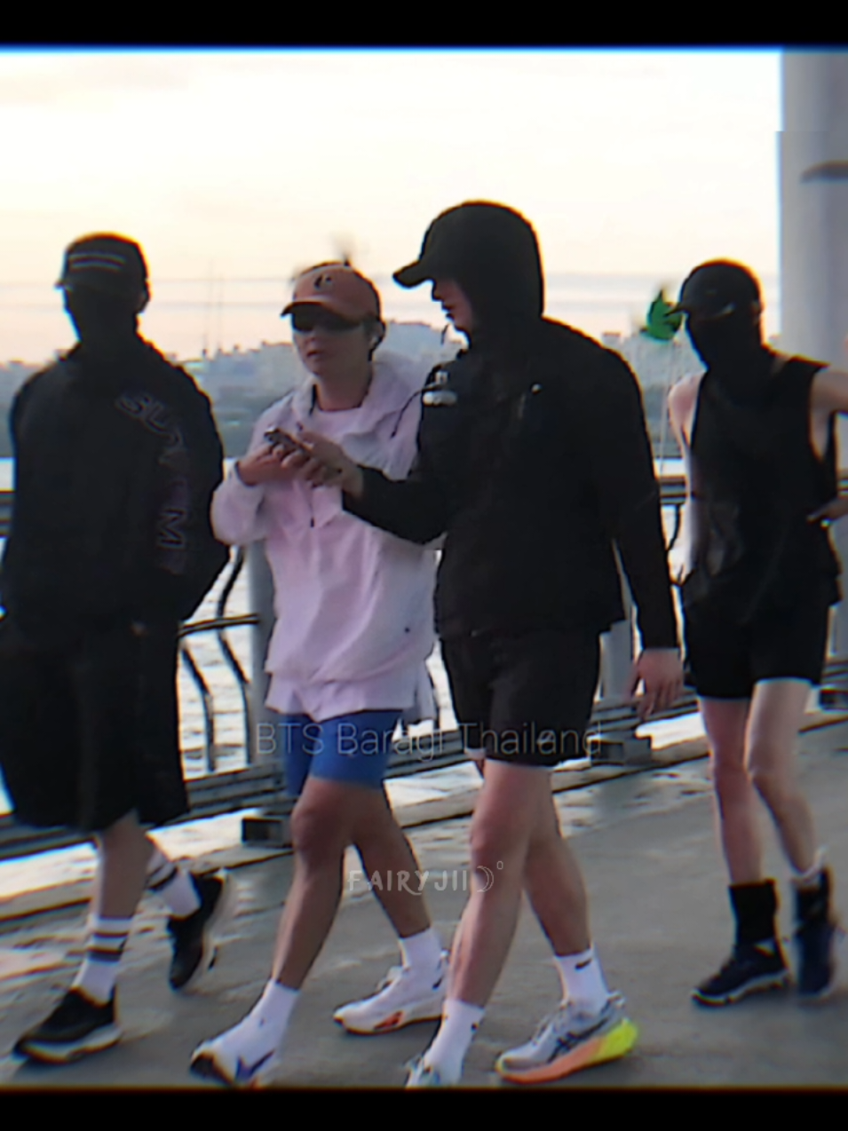 Taehyung terlihat berlari di sungai han bersama Songkang, Kim Youngdae and Jaehyun NCT #taehyung #songkang #kimyoungdae #jaehyun #fyp 