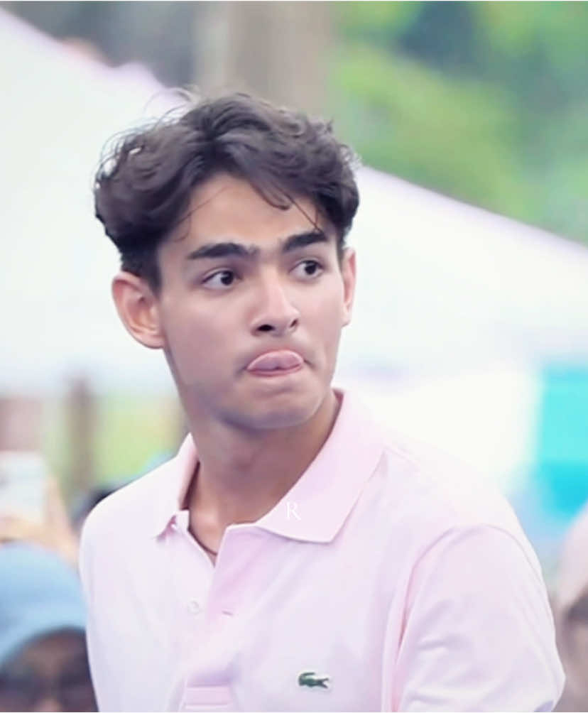 Kelewatan bgt cakep nya om😭😋 @HV #harryvaughan #harrynyaaqeela #harqeel #harqeelpadel #traileragz 