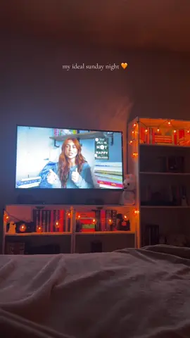 a @Sara video AND the decorated book shelves!? #fy #sundaynight #fallaesthetic 