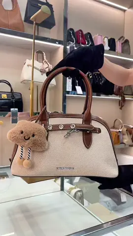 Một em túi cute xinh iu cho các nàng#tuixach #tuixachnu #tuixachhottrend #tuideocheo #tuixachcaocap 