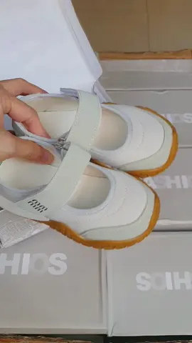 Giày thể thao cho bé đi học đi chơi #giaybegai #giaythethaochobe #giaydihocchobe #giaythethaobegai 