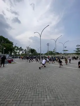 pemanasan strecing sebelum funrun 3km🔥🔥🔥🏃🏼‍➡️🏃🏼‍➡️🏃🏼‍➡️#Running #sukoharjo24jam #generusrunning🏃🏻‍➡️🏃🏻‍♀️‍➡️ 