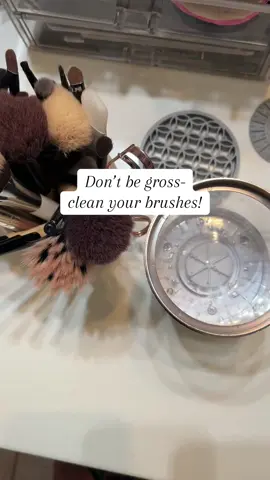 In theory, it’s an excellent idea… But I received a broken one. #tiktokshop #brushcleaner #makeupbrushes #defectiveproducts 