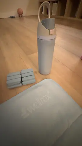 my new favorite nonslip yoga towel!! 💙💙#wellroxtowel #yogatowel #pilates #hotpilates 