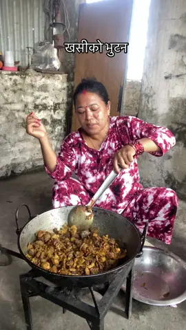 Khasi ko bhutan ko receipe hai sathi haru  #fyp #housewife #nepalitiktok #Recipe #family 