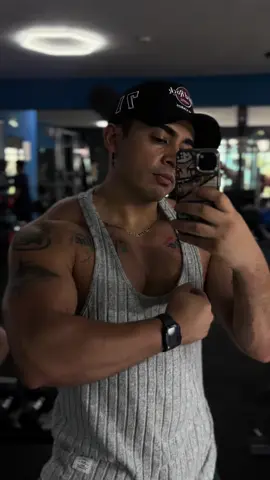 Vamos mutando 🖤💪🏼 #gym #gymrat #bodybuildermotivation #Fitness #fit 