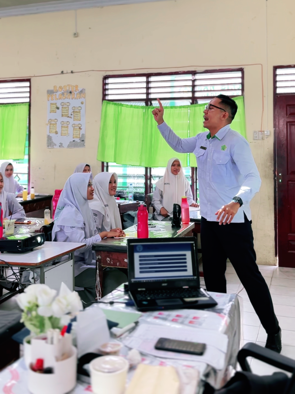 Check sound dulu sayang dengan Tepuk Matematika sebelum memulai pembelajaran matematika 3 jam🔥 #icebreaking #tepuksakinah #tepukmatematika #matematika  #madrasah 