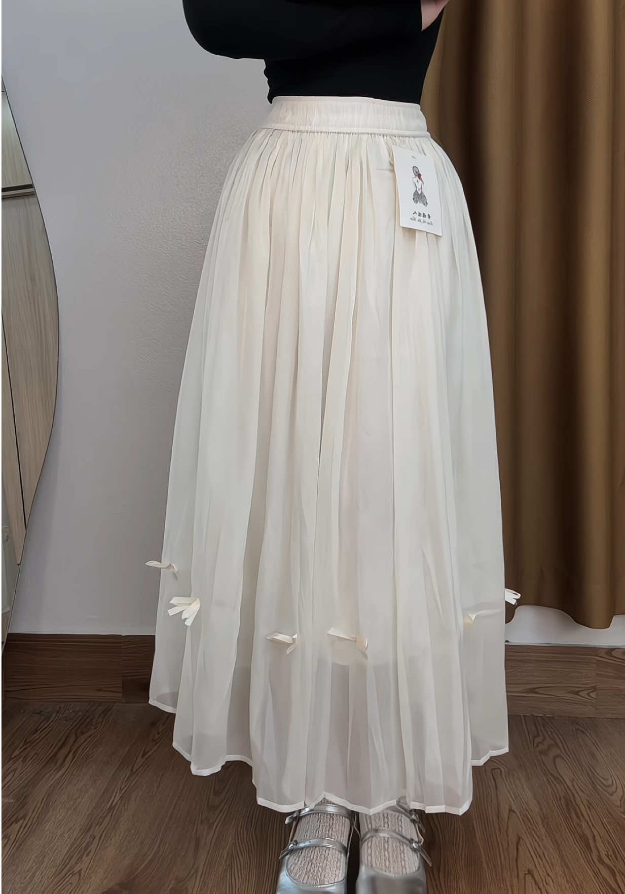 Váy 2 lớp voan to phồng tự nhiên lên phom siêu đẹp dáng dài nè 