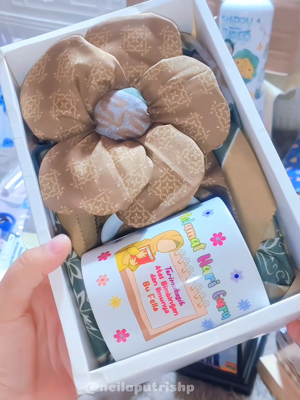 Gift hari guru bisa custom nama mug nya untuk bu siapa dari murid siapa kelas bisasa yaa #kadobuguru  #kadohariguru  #hampersguru  #gifthariguru 