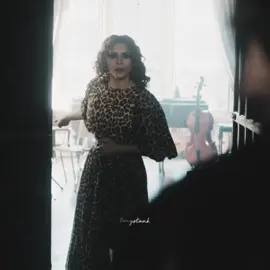 This was made for @hotformilfs newest post 🤭 I wanna see jealous Capri SO BAD I CANNOT WAIT FOR THE NEW CHAPTERRRR 😩 || #isadoracapri #billiepiper #wlw #fyp #NEEDTHAT 