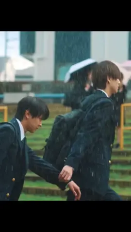 [School Trip Joined A Group Im Not Close To Ep 1] Aww poor Hioki lost his context lens when the rain drop hit his eye and Watari I think knew that so he hold his hand and walked him infront of everyone 🤭 #blseries #blromance 💞#fypシ゚ #xyzcba