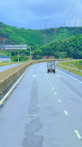 Giờ sao ta ? Có nên vượt hông ta???#xuhuongtiktok #xetai ##xecontainer 