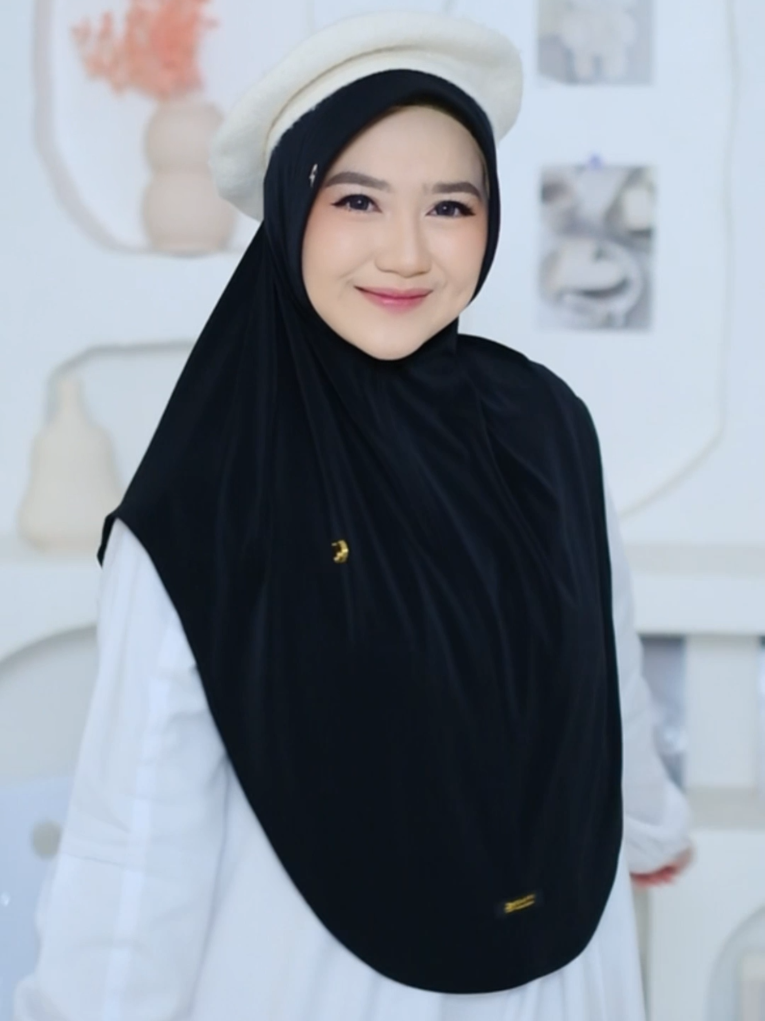 Alhamdulillah... Inara Syar’i restock lagi! ✨ Dan kali ini hadir dengan warna-warna cantik yang super adem dipandang 💕 🧕🏻 Sudah bisa order mulai hari ini! #InaraSyari #RestockHijabCantik #HijabSyar’i#DailyHijab #daffihijab #HijabKekinian