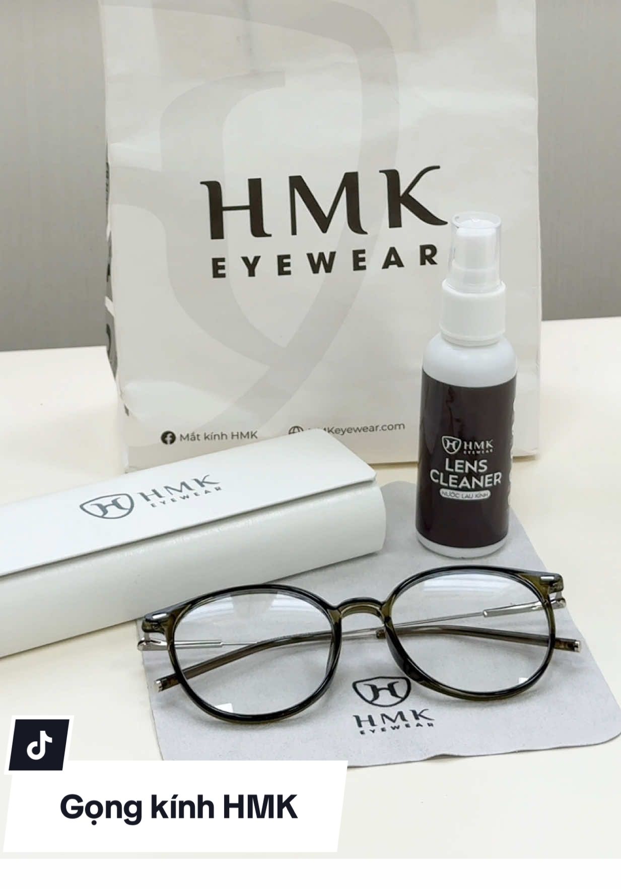 Công nhận cái form kính này dễ đeo không bị kén dáng mặt, màu xanh rêu này nhìn trẻ ra nữa #hmkeyewear #matkinhhmk #matkinh #gongkinh #gongkinhcan 