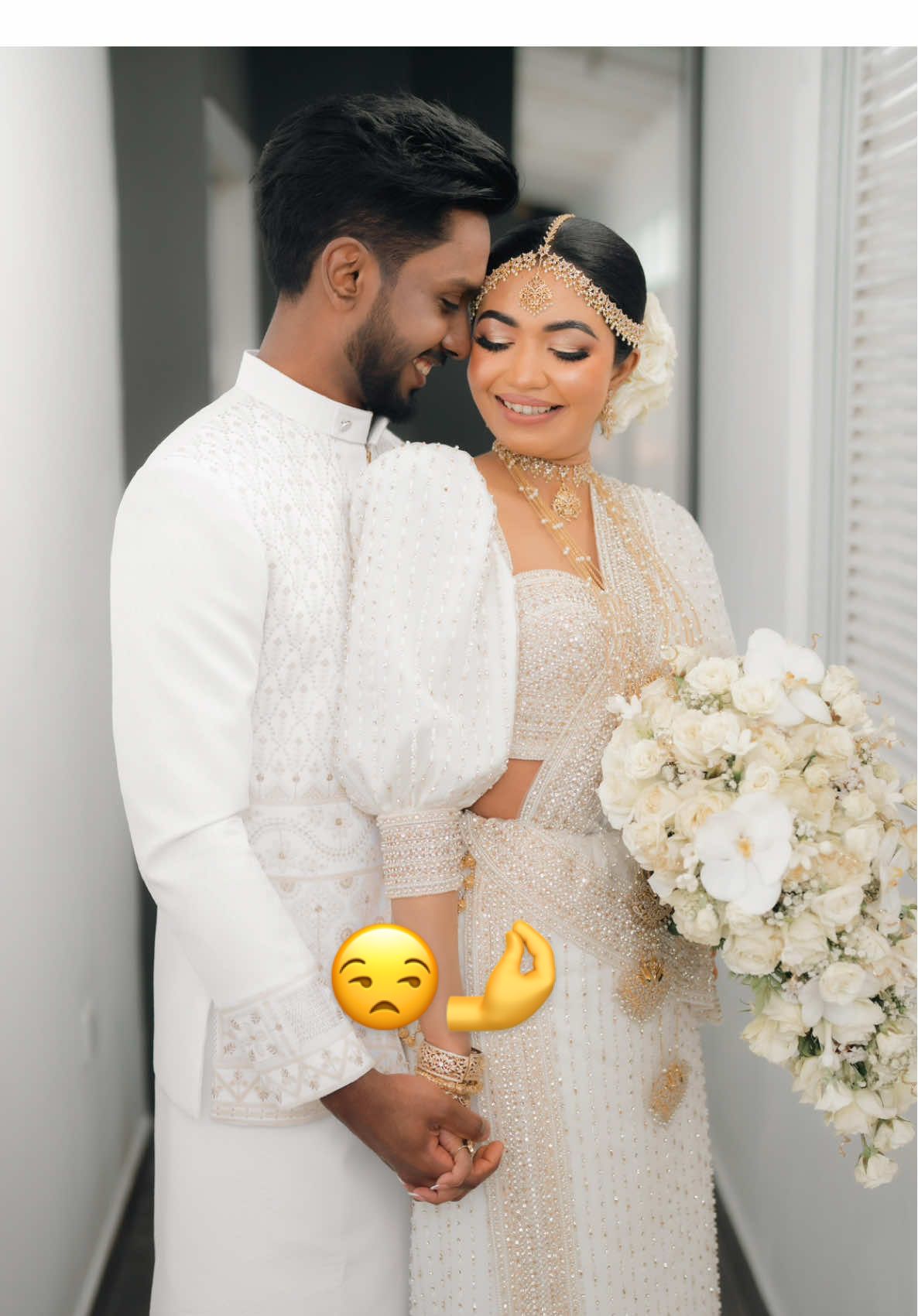 ඕවා ඇන්දුවා වගේ නෙමෙයි...ගලවන මටත් කියක් හරි දිපිය...😒🤌 @pisces_💕  @@Brides by Akashiසෙල්ලමක් නෙමෙයි මේක 🥲😂 ##marriedlife##firstnight##bridal##kandyanbride🤍🌸