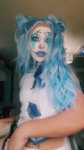 been a while since i’ve worn the blue wig… probably gonna bring it back tomorrow since it’s y’all’s fav 🤣🩵🩵 #clowngirl #halloweencostume #horrortok #blueclown #fypシ 