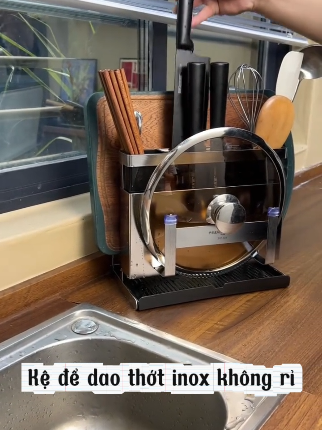 Kệ để nắp nồi dao thớt inox 304 không rỉ, bền chắc #kedenapnoi #kededaothotinox #kededuathia #kenhabepdanang #giadungtienich 