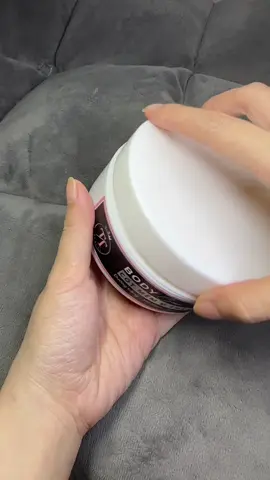 Vô mùa ủ kem🤣 thì phải chọn kem cốt, nhưng cốt nhà e là cốt mềm, dễ bôi, dễ tán chứ ko phải đặc cứng như sáp đâu ạ #duongtrangbody #KembodyTienMeo #cotmemutrang #kembodytrangda #tienmeo 