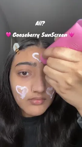 This sunscreen is made with Indian gooseberry and it’s really hydrating as it contains hyaluronic acid 🩷🩷@by juccy #byjuccy #glowingskin #kbeauty #sunscreenserum #hyaluronicacid 