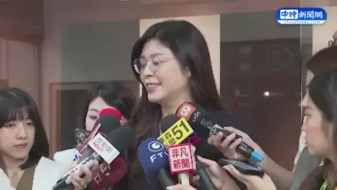當選藍黨魁獲習近平賀電！　鄭麗文現身回應:兩岸和解跟和平的過程 ‪@中時新聞網 2025年10月20日 國民黨主席選舉昨晚落幕，前立委鄭麗文以高票當選新任黨主席。國民黨今（19）日中午證實，中央黨部已收到中共中央總書記習近平發來賀電，鄭麗文也隨後回電致謝。