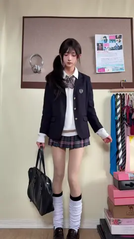 今日はマシュマロ味ガール♡寒くても心はあったかい💖#nevstudio#nevstudiostreetwear#地雷系#blackaesthetic#jiraikei#ゴスロリ#今日のコーデ#自撮り界隈#combatboots#おすすめ#gothjewelry#fyp#gothfashion#blackstockings#OOTD#choker#leatherbelt#earcuff#darkjewelry#gothaccessories 