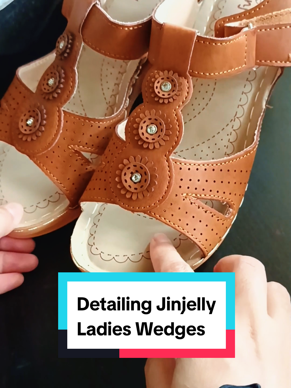 Replying to @ciksitibeauty Satu poin penting tertinggal, light weight. Seriusly sangat ringan!  Jinjelly ladies wedges! #sandalwanita #ladiessandals  #ladieswedges #sandalmurah #highhells 